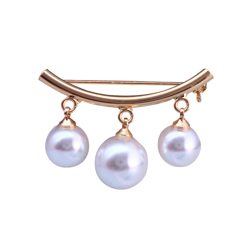 Simple Pearl Brooch Corsage