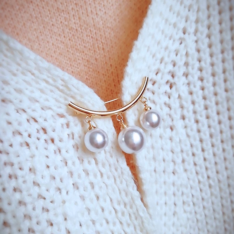 Simple Pearl Brooch Corsage