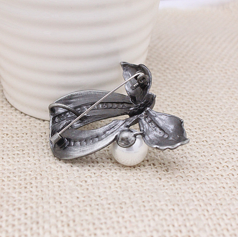 Rhinestone Pearl Bow Brooch