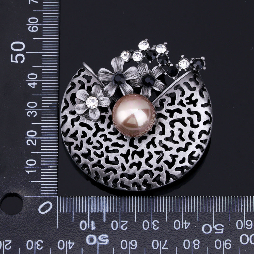 Popular Hollow Rhinestone Pearl Brooch