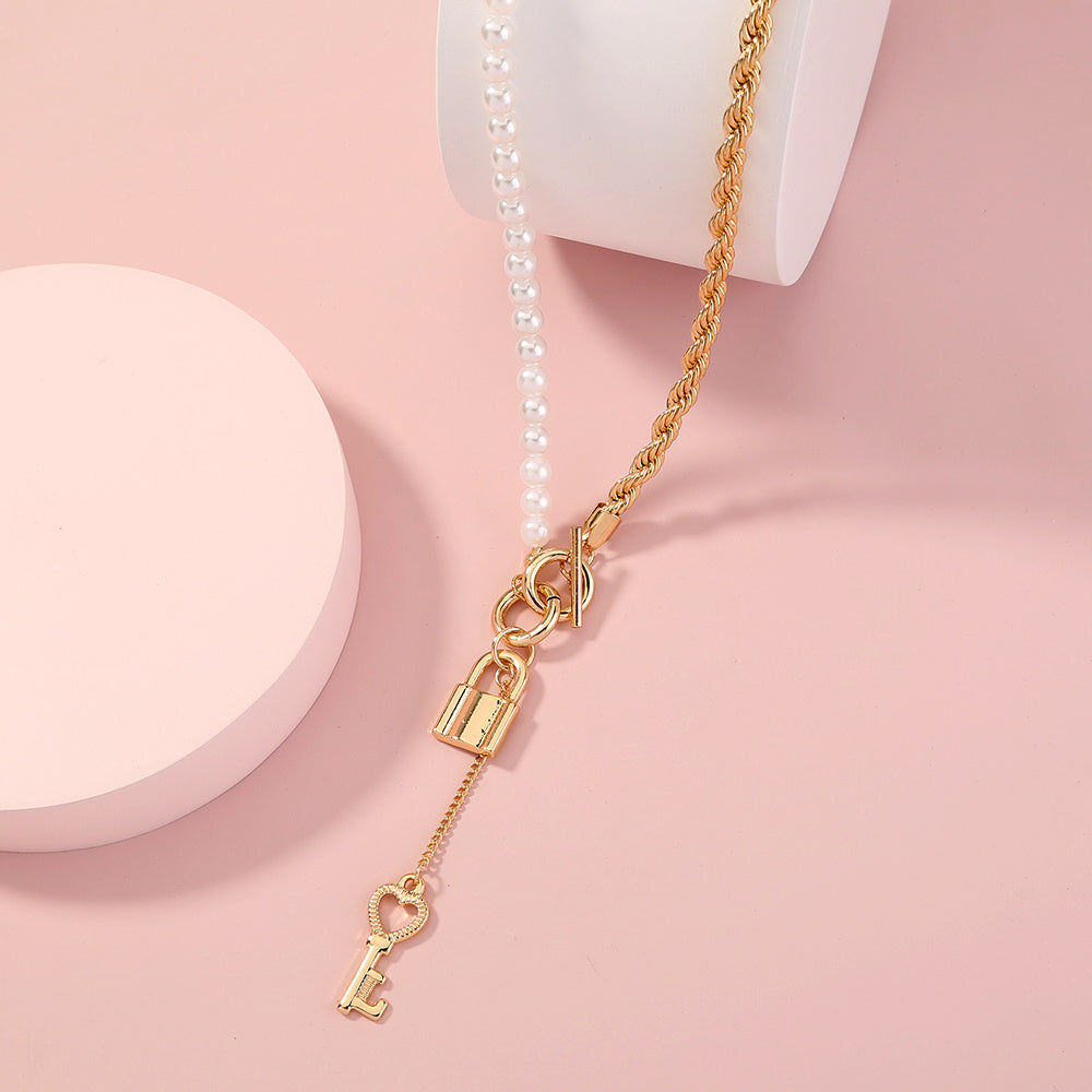 European and American cross-border jewelry pearl stitching twist chain design OT buckle necklace fashion trend lock key clavicle chain