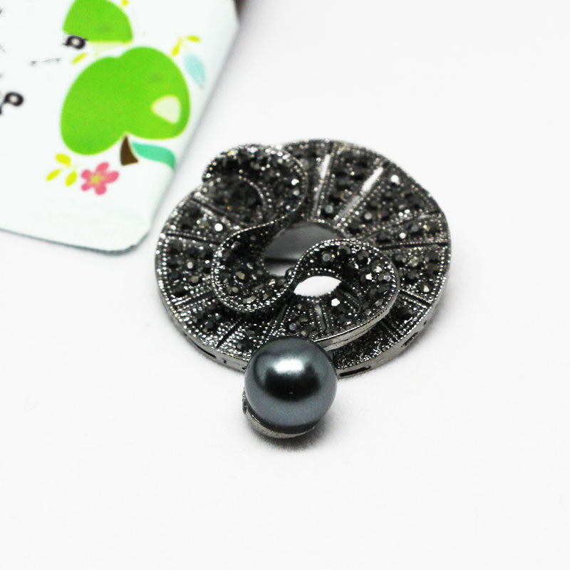 Black Diamond Crystal Pearl Brooch