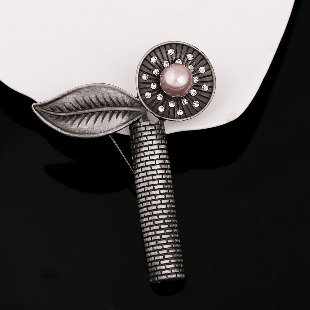Men's Vintage Leaf Pearl Diamond Brooch