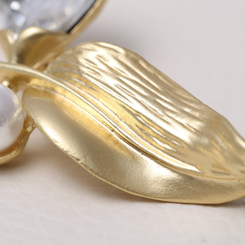 Leaves Matte Plating Pearl Brooch