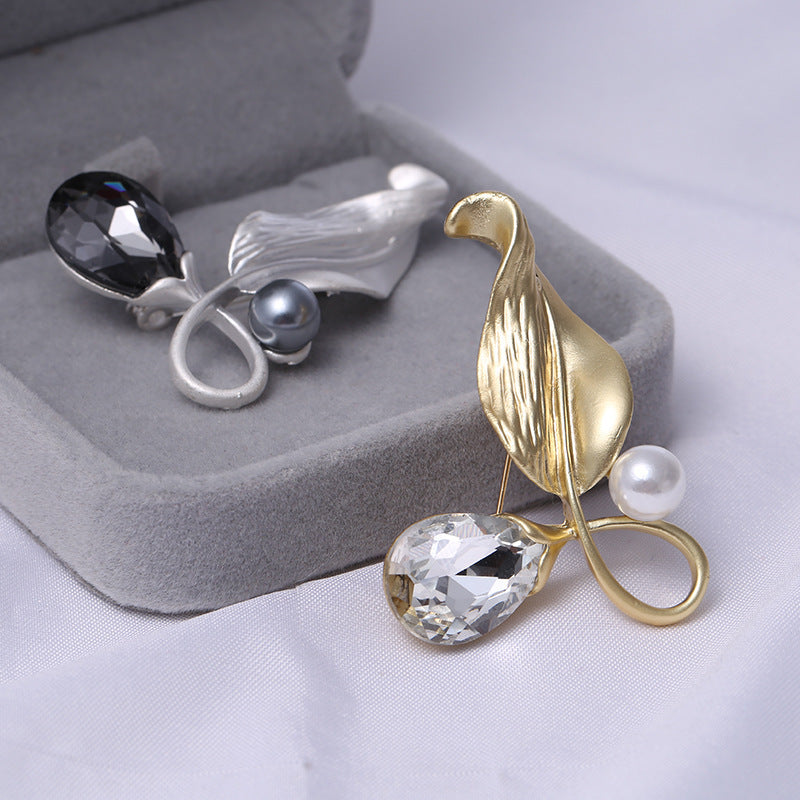 Leaves Matte Plating Pearl Brooch