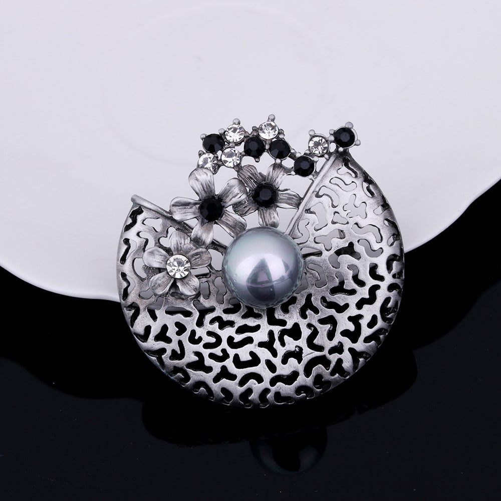 Popular Hollow Rhinestone Pearl Brooch