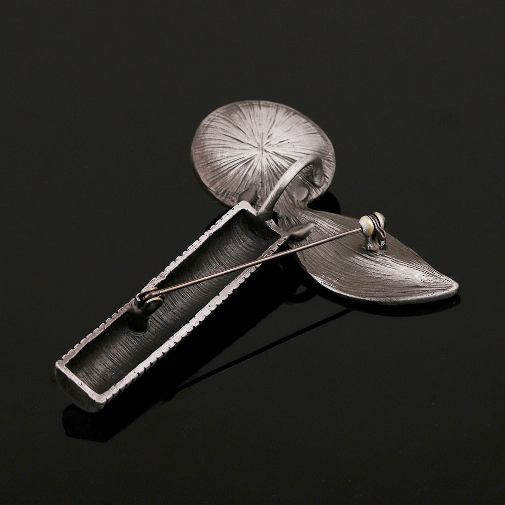 Men's Vintage Leaf Pearl Diamond Brooch