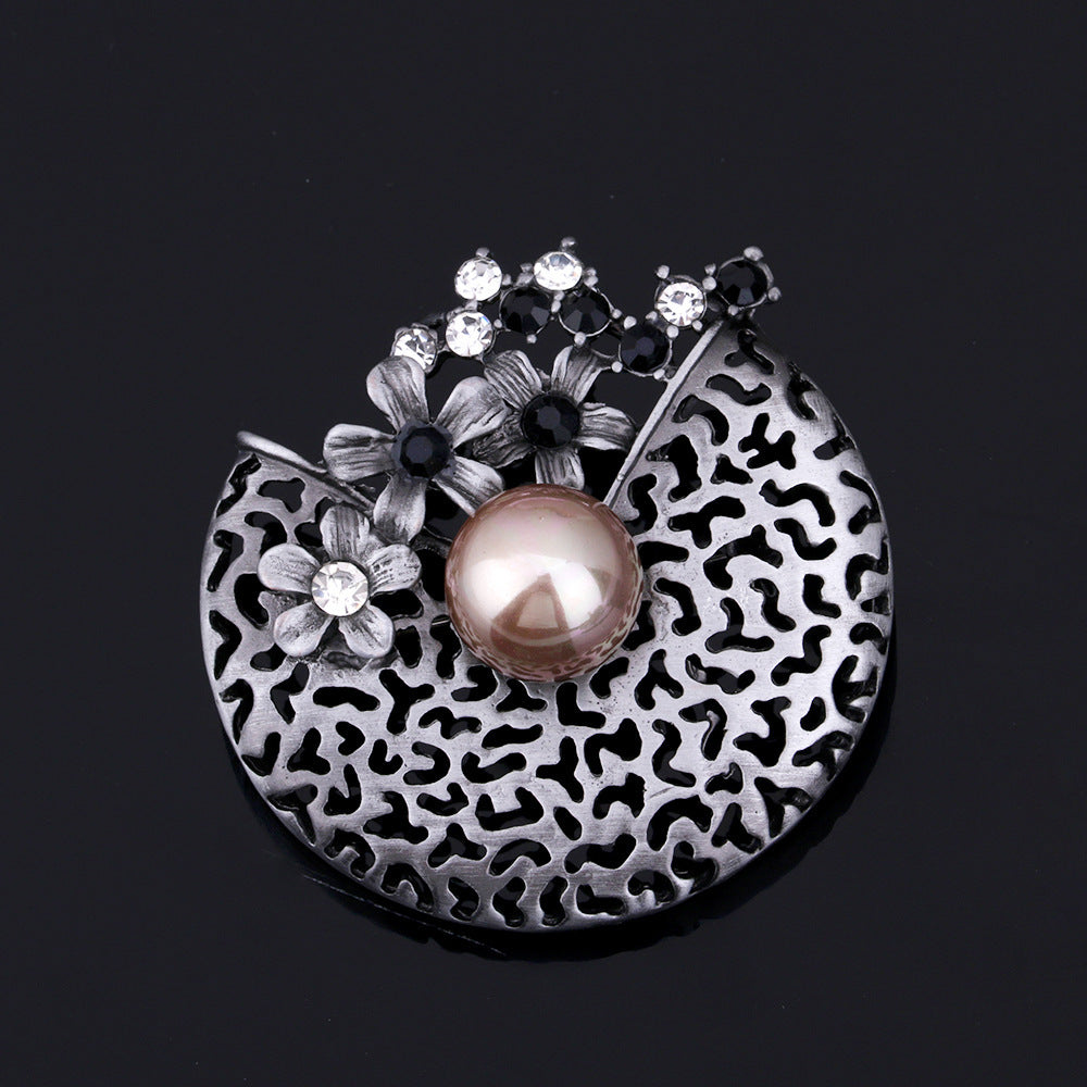 Popular Hollow Rhinestone Pearl Brooch