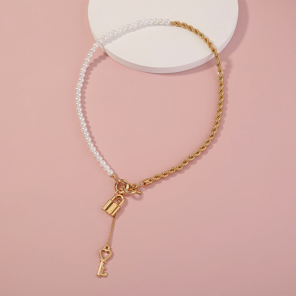 European and American cross-border jewelry pearl stitching twist chain design OT buckle necklace fashion trend lock key clavicle chain