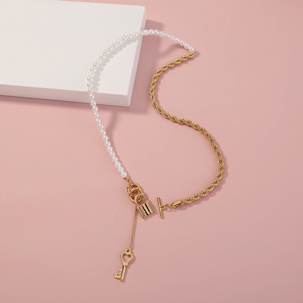 European and American cross-border jewelry pearl stitching twist chain design OT buckle necklace fashion trend lock key clavicle chain