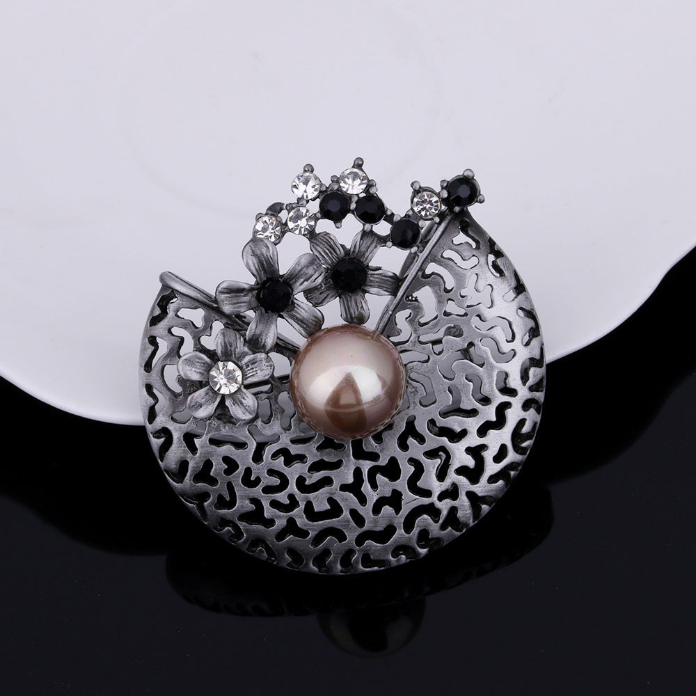 Popular Hollow Rhinestone Pearl Brooch